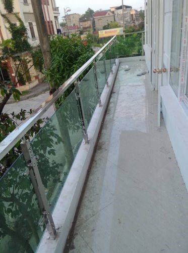 LCAN-05: Mẫu lan can kính đẹp
